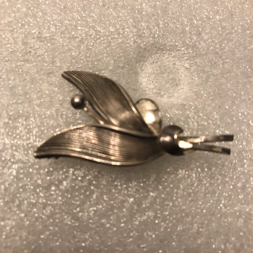 Elegant Silver leaves Brooch